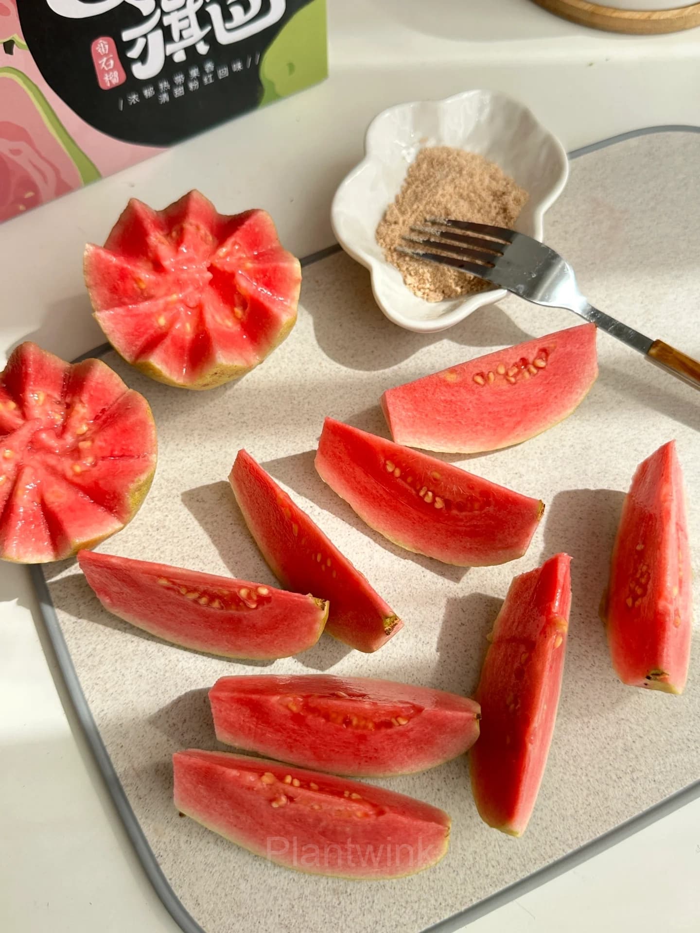 50 Tropical Strawberry Guava Organic Pink Guava Seeds - View 2